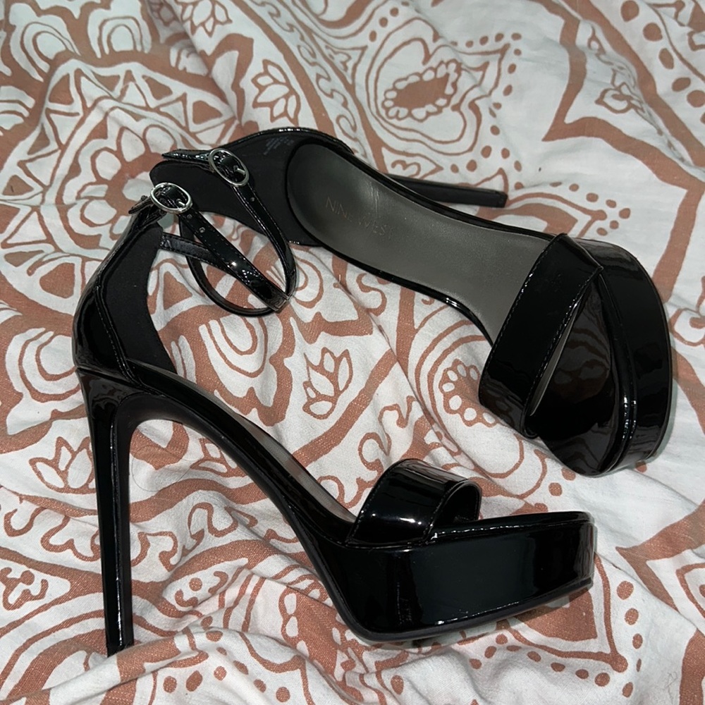 New Nine West Platform Heels